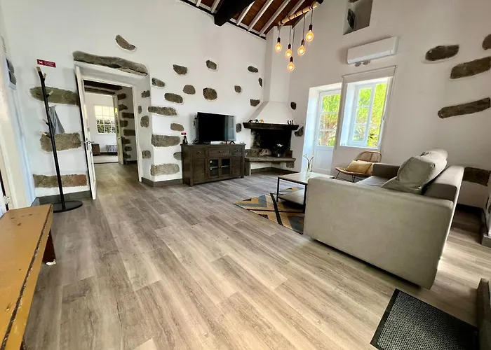 Az Solar And Secret Garden Villa São Vicente Ferreira